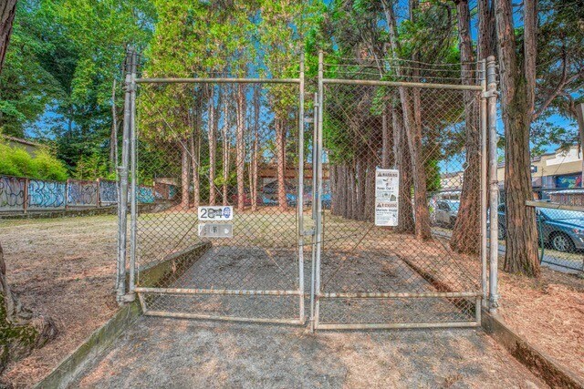 More Photos Of 2880 SE Stark St, Portland Land For Sale