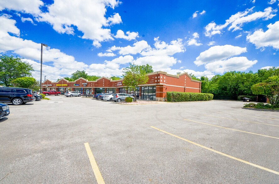 More Photos Of 425-445 Lake St, Addison Unknown For Lease