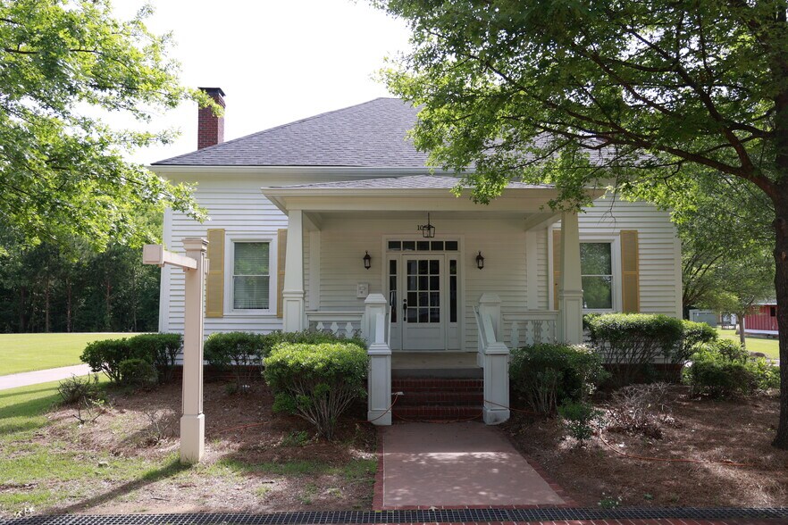 More Photos Of 1053 S Lake Cir, Morrow Unknown For Lease