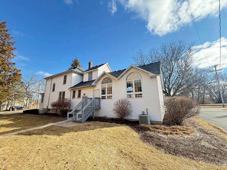 More Photos Of 236 Webster St, Batavia Office For Sale