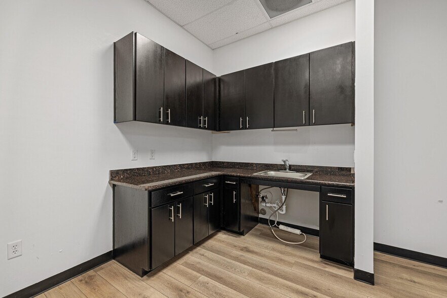 More Photos Of 190 N Bagdad Rd, Leander Unknown For Lease