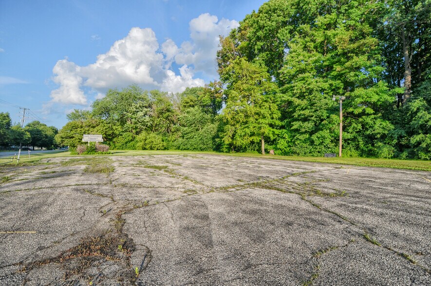 More Photos Of 3306 Lippincott Blvd, Burton Specialty For Sale