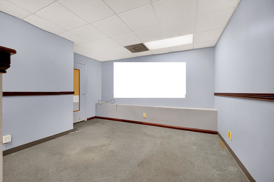 More Photos Of 3913 N Keystone Ave, Indianapolis Office For Sale