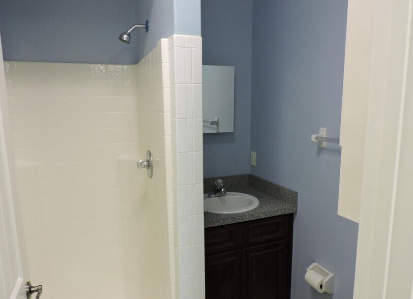 More Photos Of 1635 Farm Way, Middleburg Warehouse For Sale