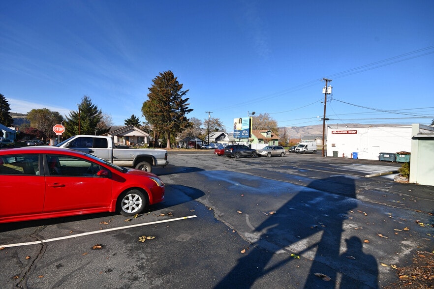 More Photos Of 1012 Trevitt St, The Dalles Showroom For Sale