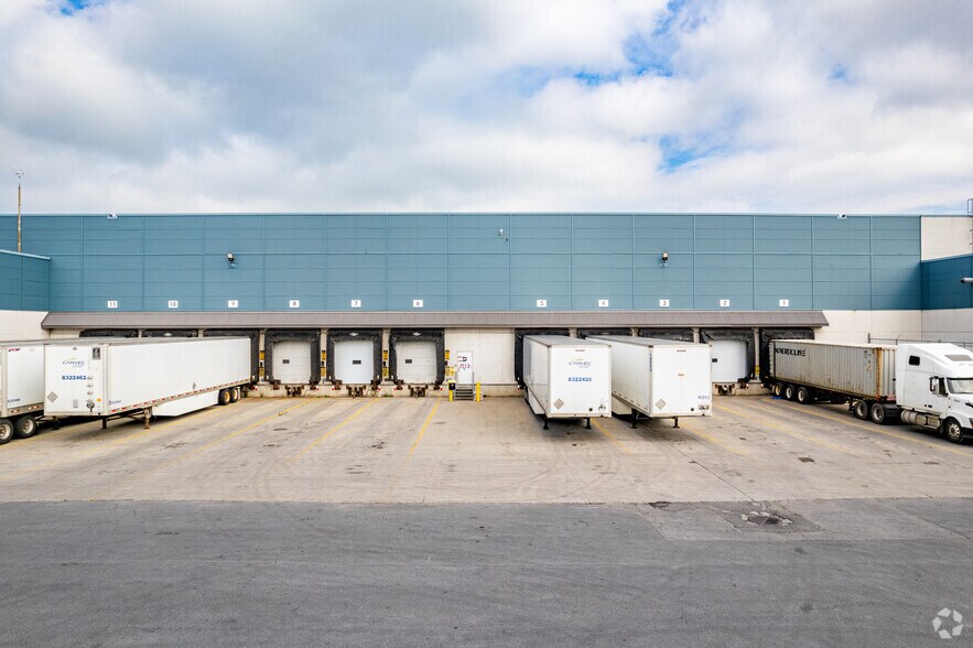 More Photos Of 401 Rue Marie-Curie, Vaudreuil-dorion Warehouse For Lease