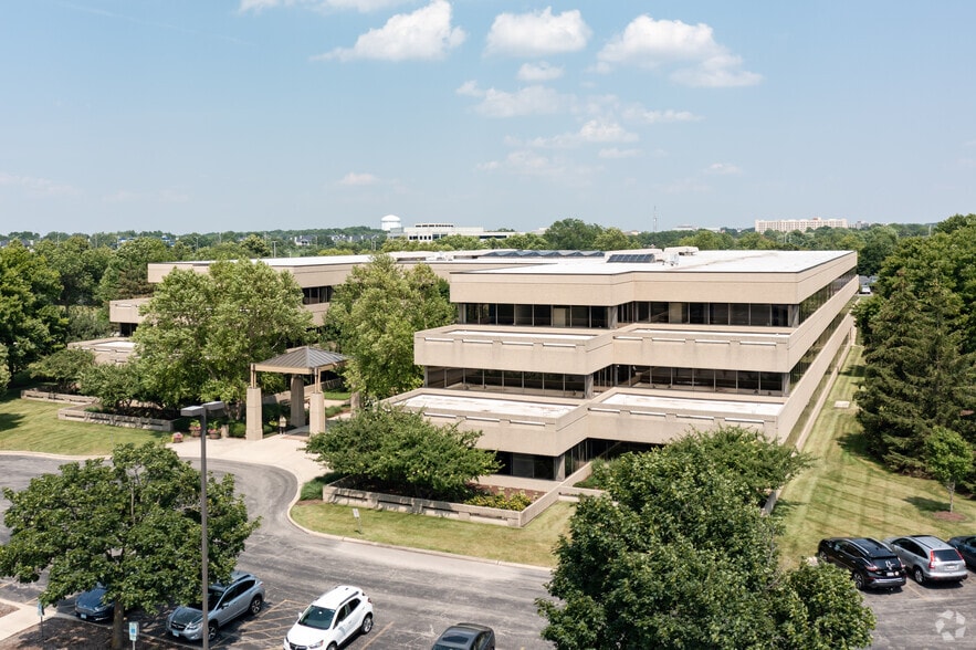 More Photos Of 40 Shuman Blvd, Naperville Office For Lease