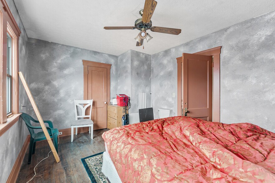 More Photos Of 5543 State Rd, Parma Freestanding For Sale