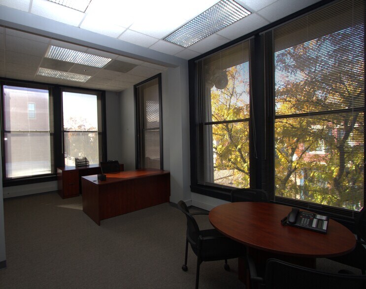 More Photos Of 104 N Main St, Saint Charles Office For Lease