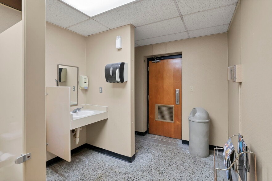 More Photos Of 300 E Auburn Ave, Springfield Office For Sale