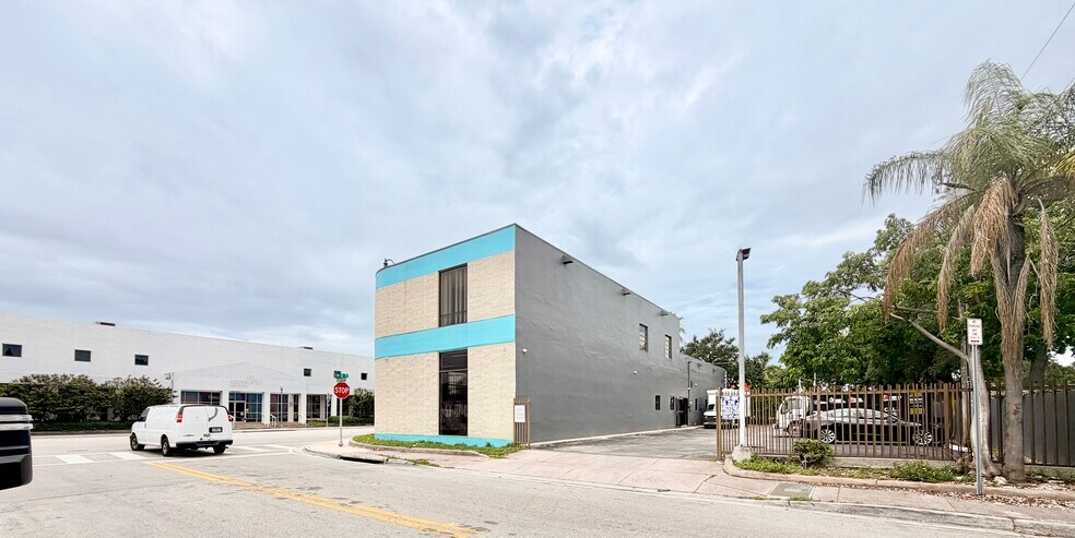 More Photos Of 3090 SW 8th St, Miami Freestanding For Lease