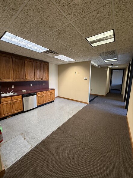 More Photos Of 6940 S Utica Ave, Tulsa Office For Sale