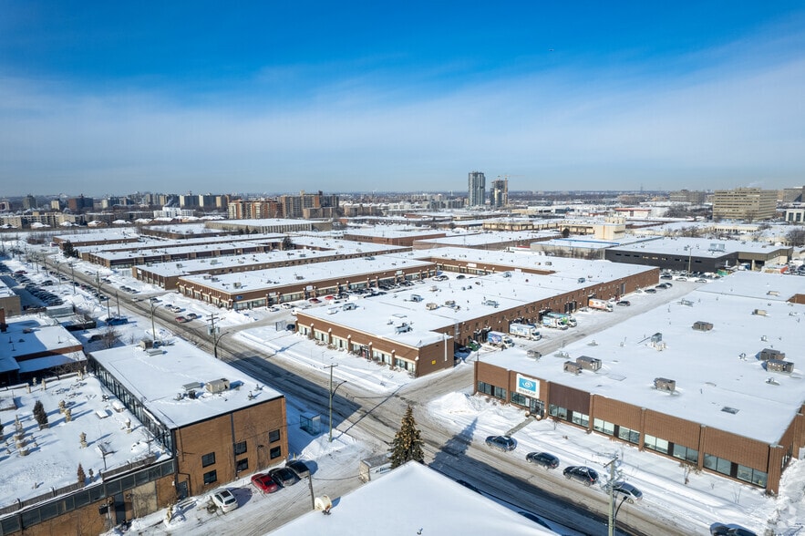 More Photos Of 295-455 Deslauriers Rue, Saint-Laurent Warehouse For Lease