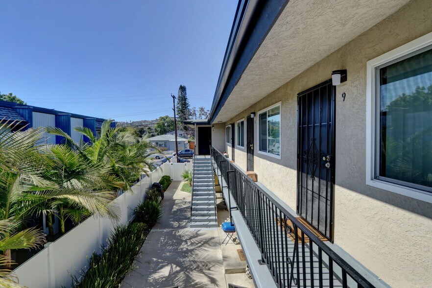 More Photos Of 2741 Hornblend St, San Diego Apartments For Sale