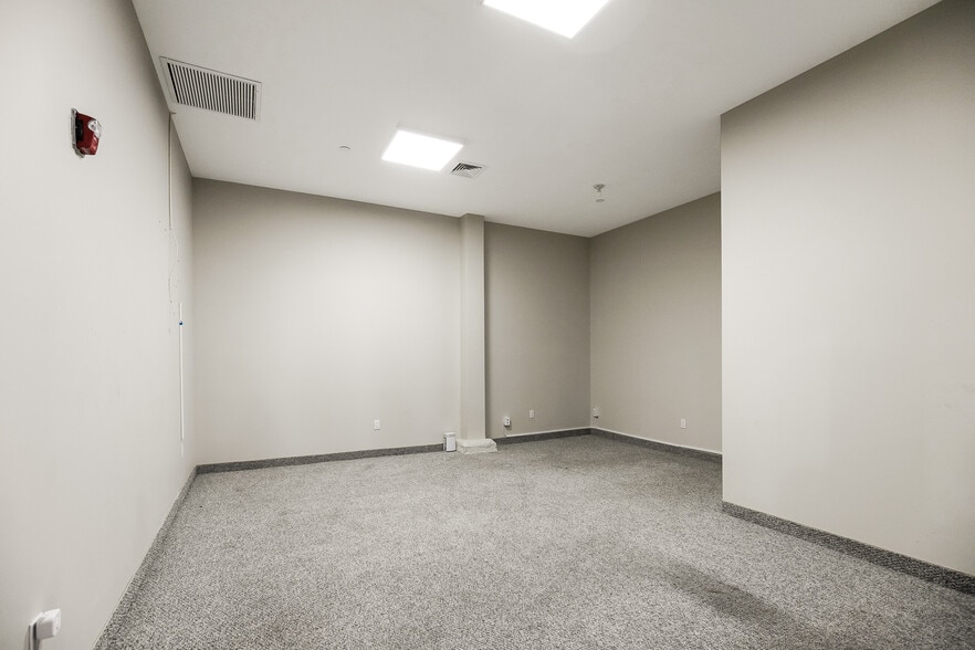 More Photos Of 590 Smith St, Brooklyn Flex For Lease