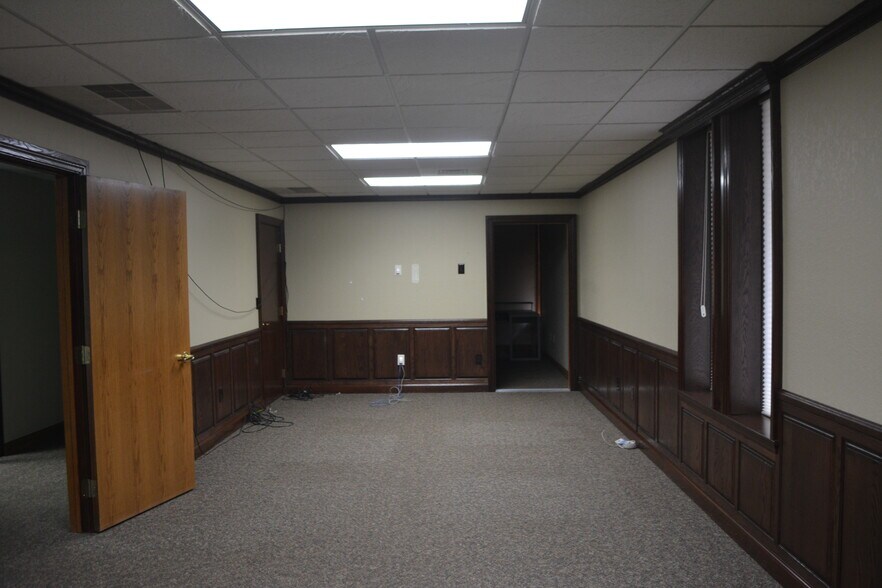 More Photos Of 1313 Mission, Mount Pleasant Office For Lease