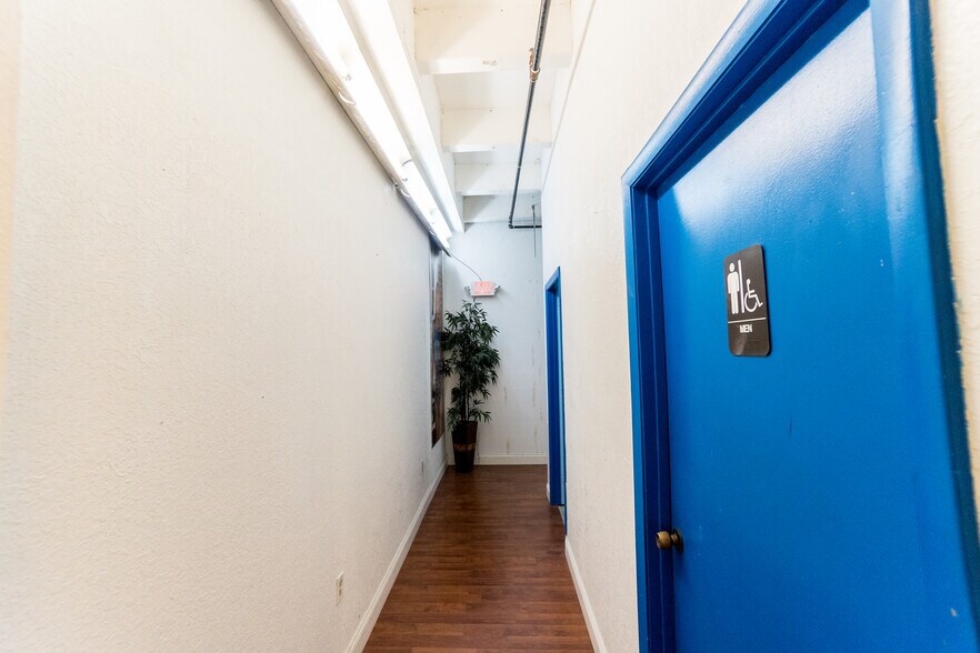 More Photos Of 3149 W Hallandale Beach Blvd, Hallandale Warehouse For Lease