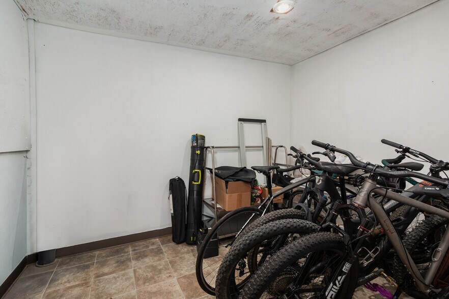 More Photos Of 4333 SW Coast Ave, Lincoln City General Retail For Sale