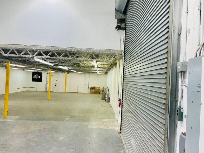 More Photos Of 1120-1140 NW 54th St, Fort Lauderdale Warehouse For Lease