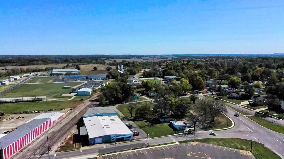 More Photos Of 134 N Howell Ave, West Plains Industrial For Sale
