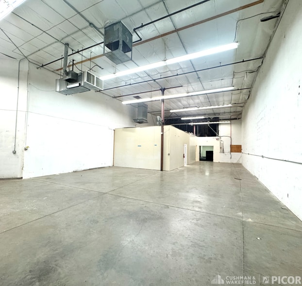 More Photos Of 1671 S Research Loop, Tucson Light Manufacturing For Lease