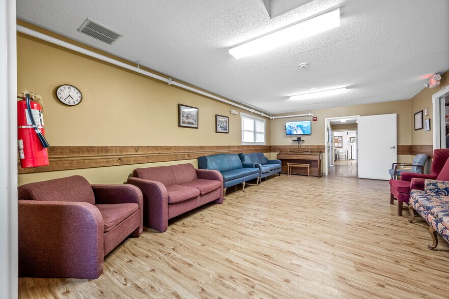 More Photos Of 345 Garfield St, McMinnville Assisted Living For Sale