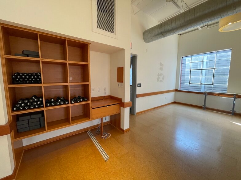 More Photos Of 484 King St, Charleston General Retail For Lease