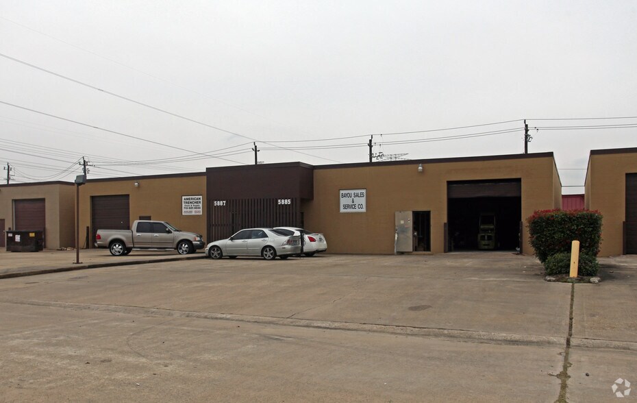 More Photos Of 5849-5891 W 34th St, Houston Unknown For Lease
