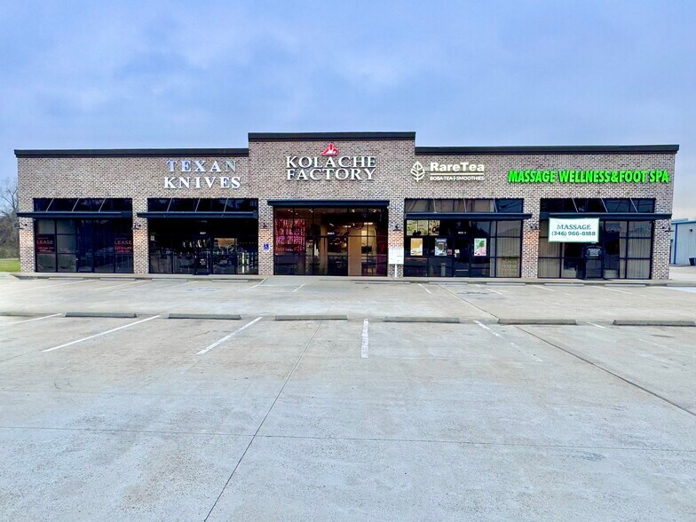 More Photos Of 1395 Northpark Dr, Kingwood Freestanding For Lease