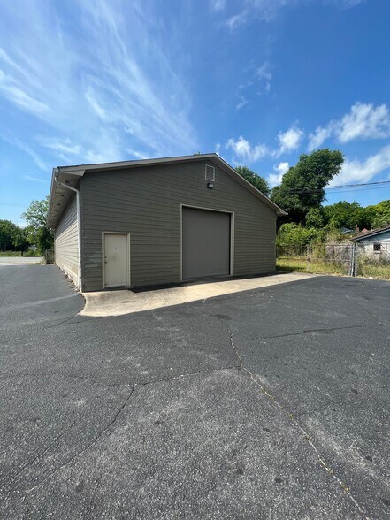 More Photos Of 2621 Hamilton Rd, Columbus Restaurant For Sale