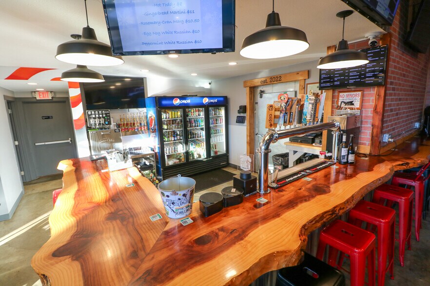 More Photos Of 775 N Front St, Coos Bay Bar For Sale