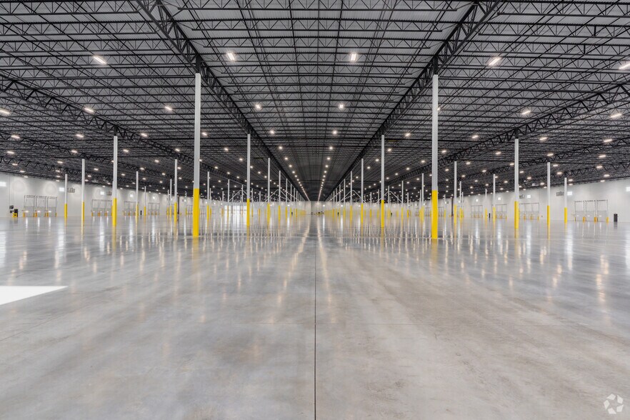 More Photos Of 370 Logistics ave, Jeffersonville Distribution For Lease