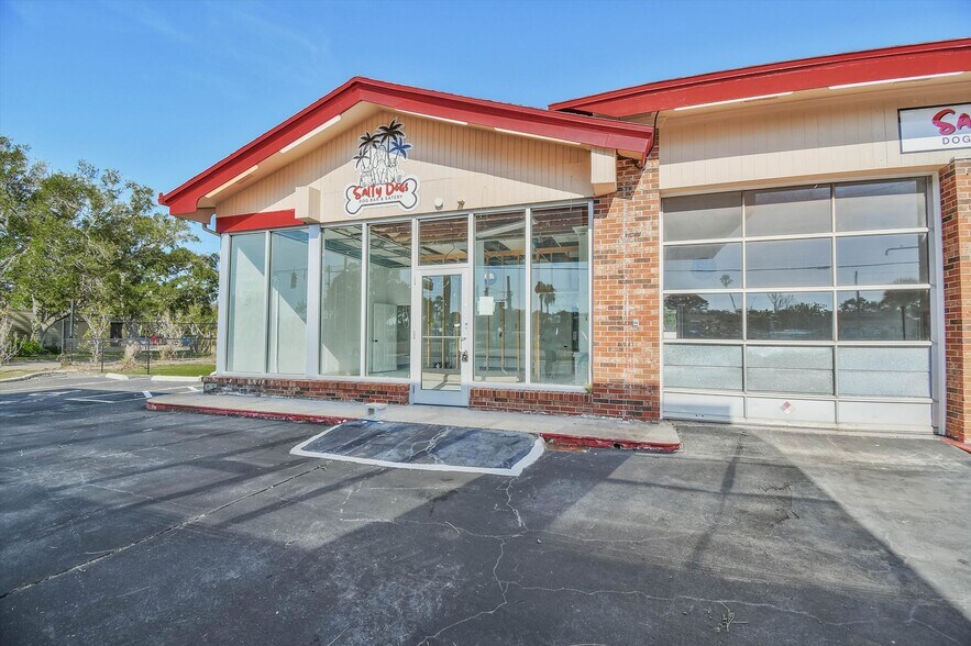More Photos Of 2000 Bayshore Blvd, Dunedin Bar For Sale