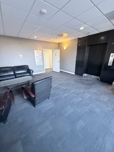 More Photos Of 105 N 31st Ave, Omaha Apartments For Lease