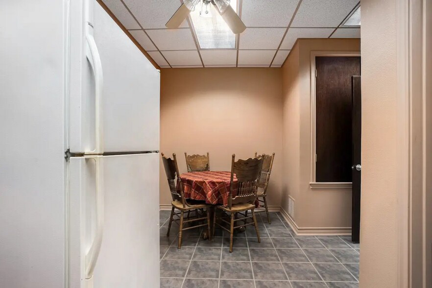 More Photos Of 124 S Nolan River Rd, Cleburne Flex For Lease