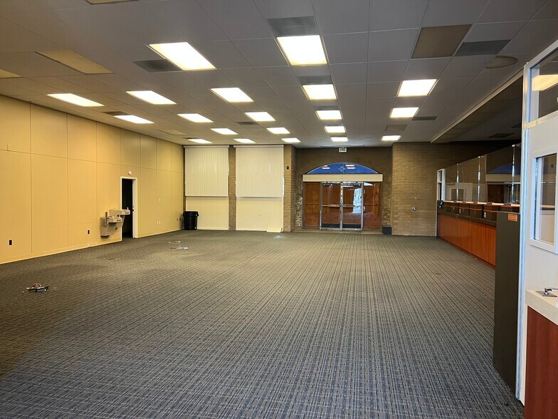 More Photos Of 1800 Arden Way, Sacramento Bank For Lease