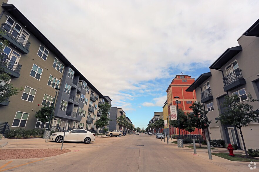 More Photos Of 423 Blue Star, San Antonio Apartments For Lease