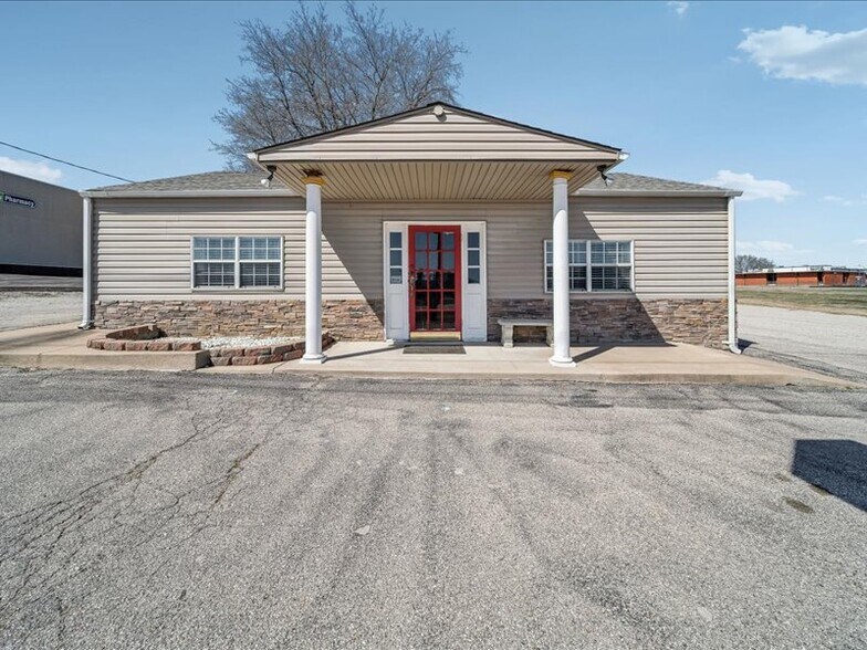 More Photos Of 1830 N Highway 66, Catoosa Freestanding For Sale