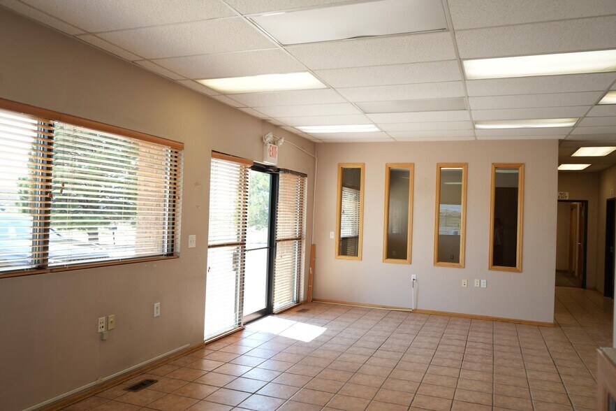 More Photos Of 1833 E Platteville Blvd, Pueblo West Flex For Lease