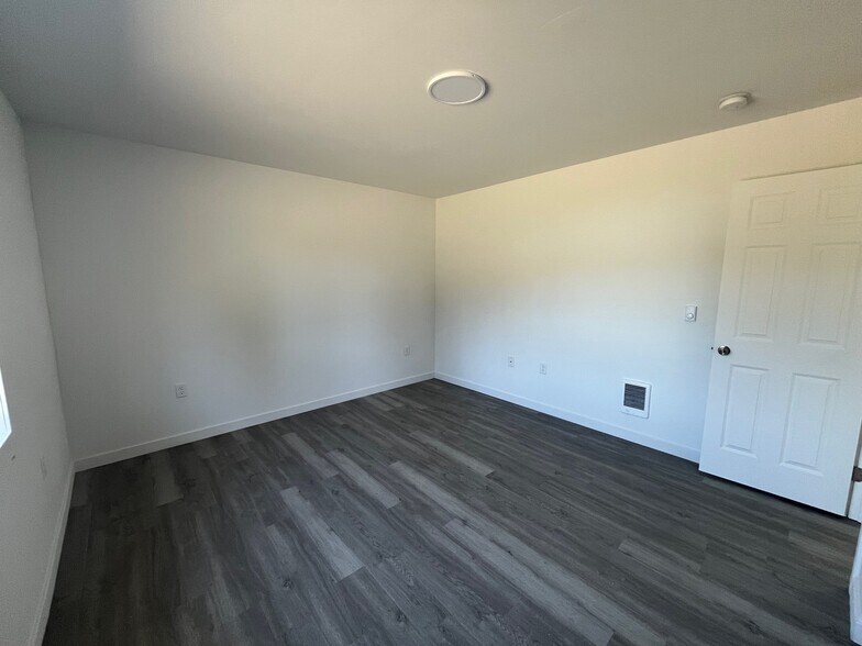 More Photos Of 1306 Melbourne Ct, Westport Multifamily For Sale