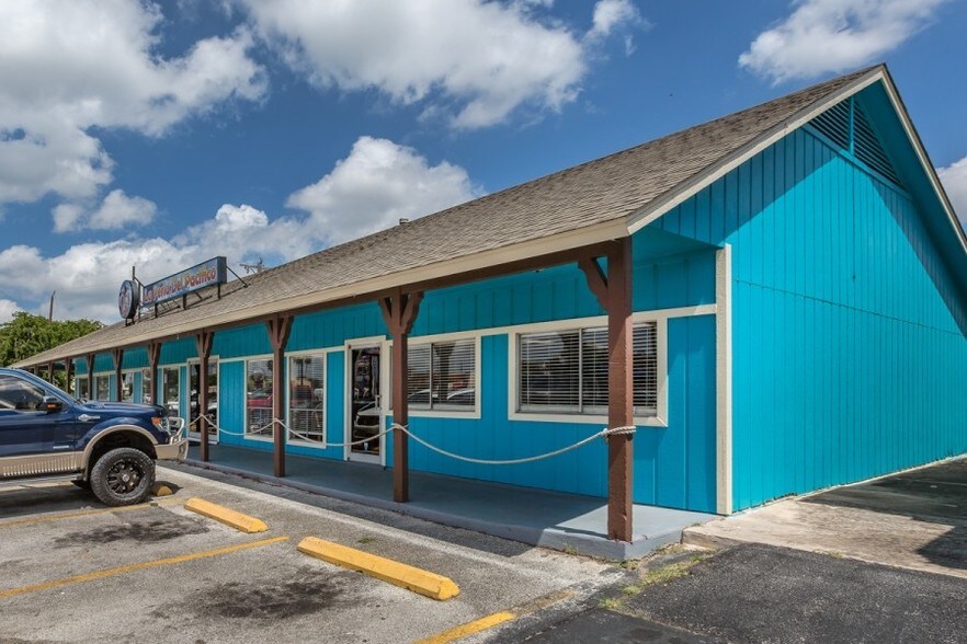 More Photos Of 7911 Culebra Rd, San Antonio Restaurant For Sale