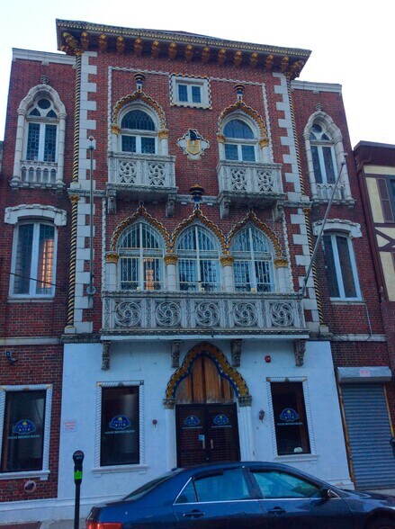 More Photos Of 44-46 Commerce St, Newark Bar For Lease