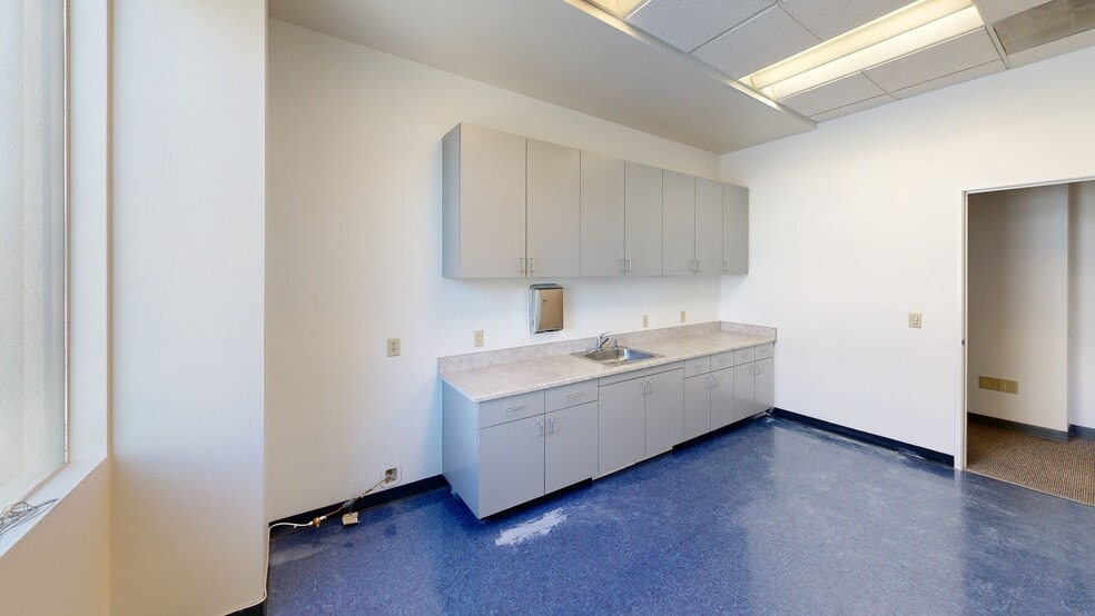 More Photos Of 2901-2929 K St, Sacramento Office For Lease