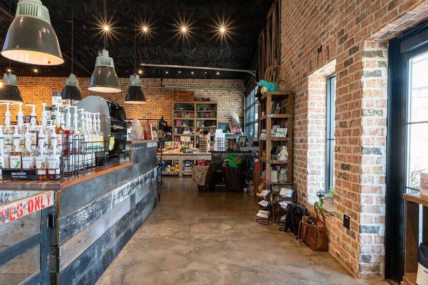 More Photos Of 609 Avenue H, Shallowater Auto Repair For Sale