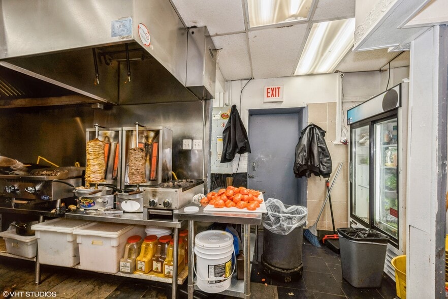 More Photos Of 1956 W Armitage Ave, Chicago Storefront Retail Residential For Sale