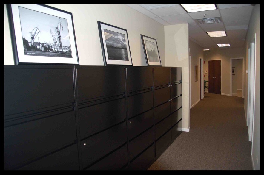 More Photos Of 7025-7035 Veterans Blvd, Burr Ridge Office For Sale