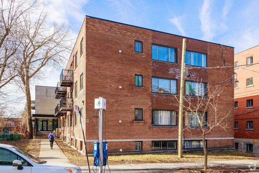 More Photos Of 4988 Av Clanranald, Montréal Apartments For Sale