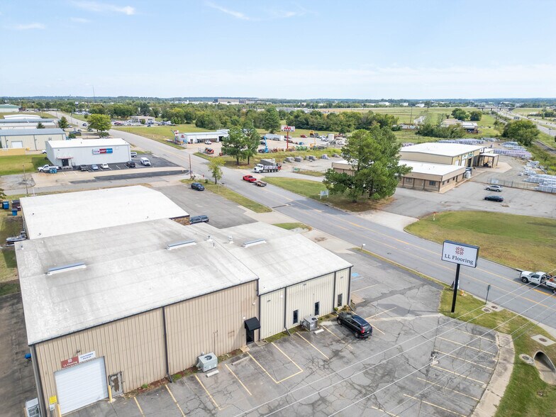 More Photos Of 2801 McKinley Ave, Fort Smith Warehouse For Lease