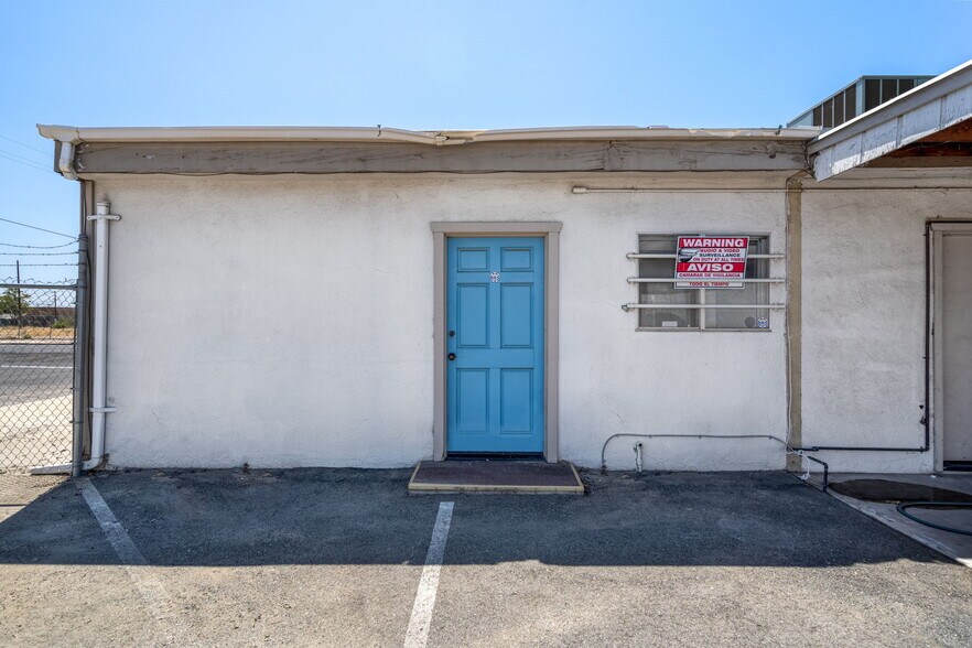 More Photos Of 320 Kentucky St, Bakersfield Manufacturing For Sale