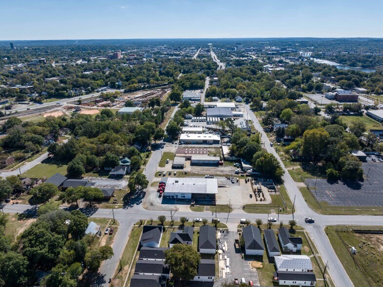 More Photos Of 3103 5th Ave, Columbus Light Distribution For Lease